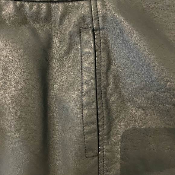 French collection black pleather mini skirt with little pockets in size 8 - Picture 4 of 5